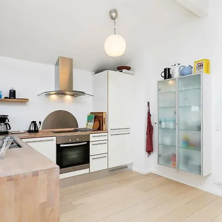 Apartment 6 Person Holiday In